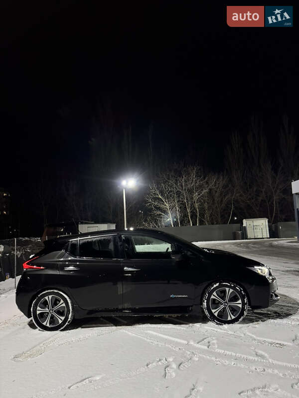 Хэтчбек Nissan Leaf 2018 в Каменец-Подольском