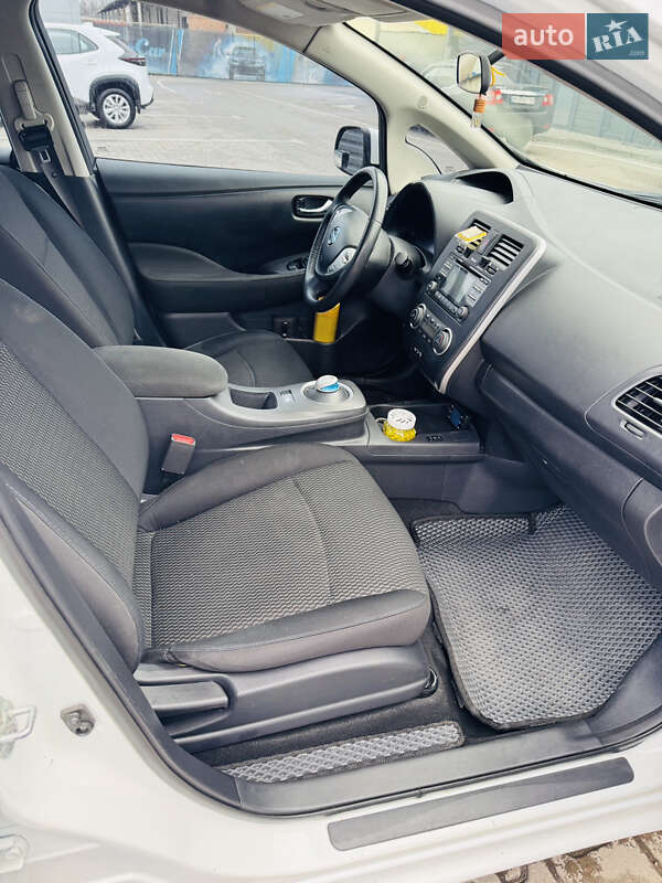 Хэтчбек Nissan Leaf 2015 в Житомире