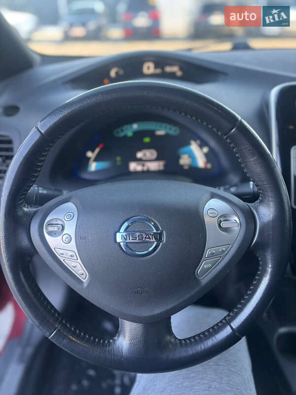 Хэтчбек Nissan Leaf 2014 в Владимире