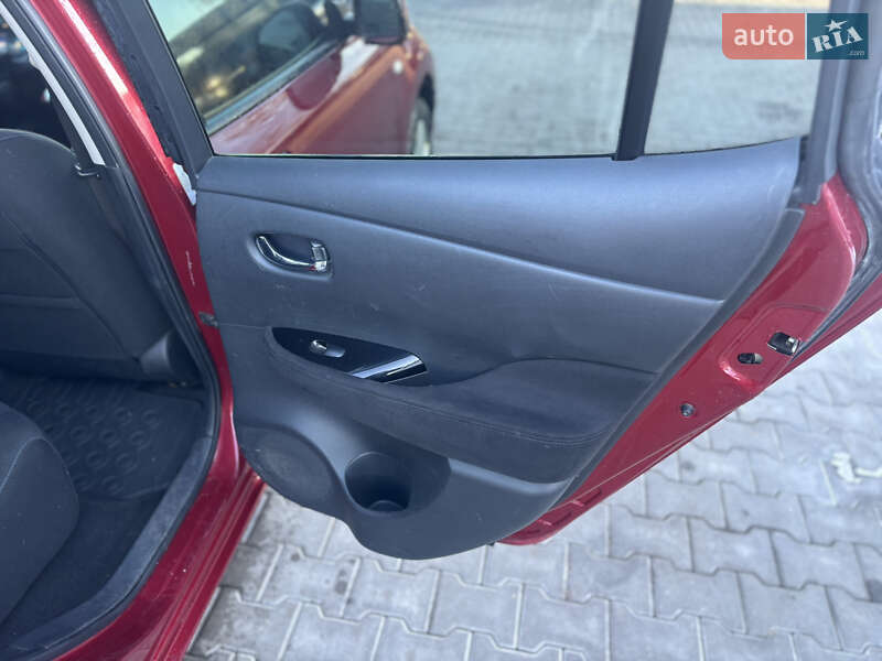 Хэтчбек Nissan Leaf 2014 в Владимире