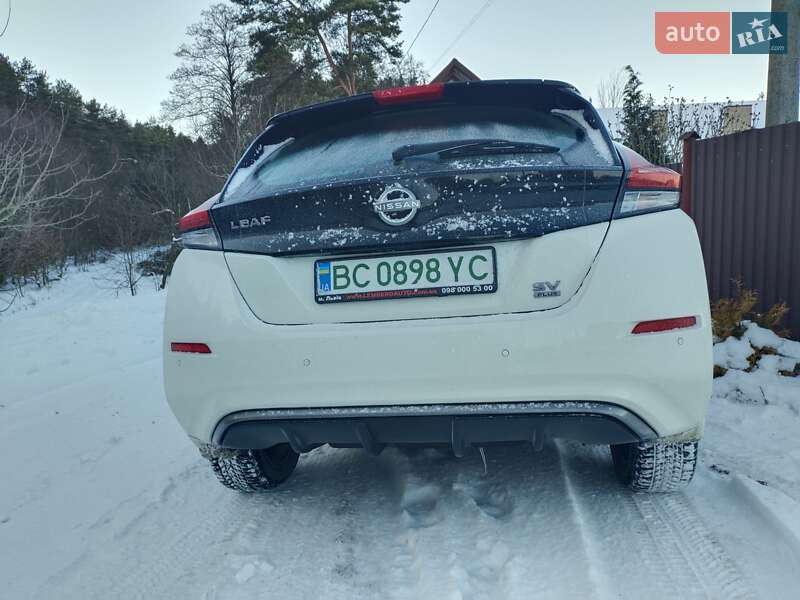 Хэтчбек Nissan Leaf 2024 в Львове