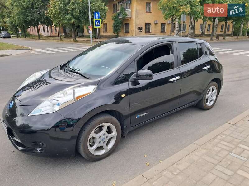 Хетчбек Nissan Leaf 2013 в Дніпрі