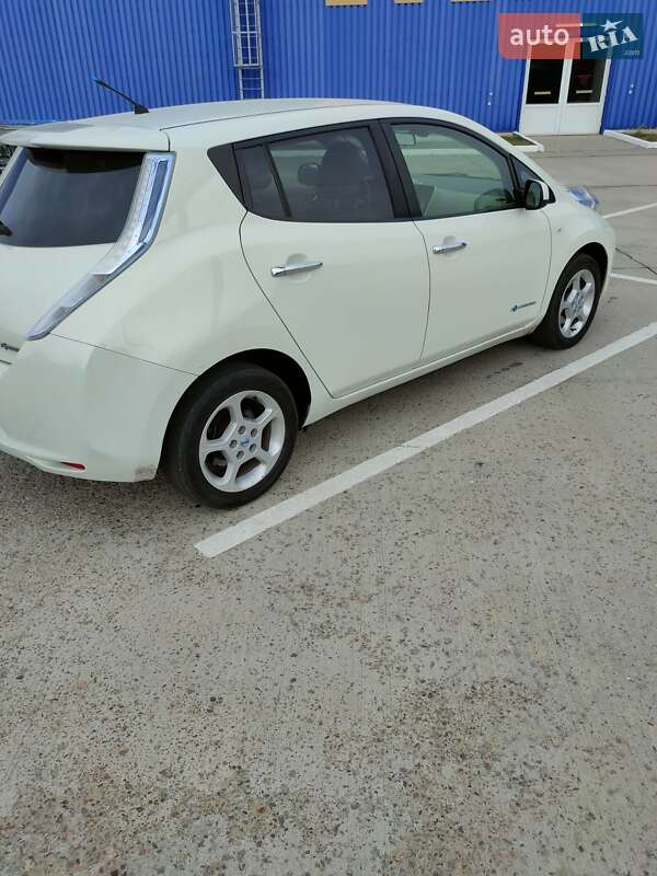 Хэтчбек Nissan Leaf 2012 в Одессе