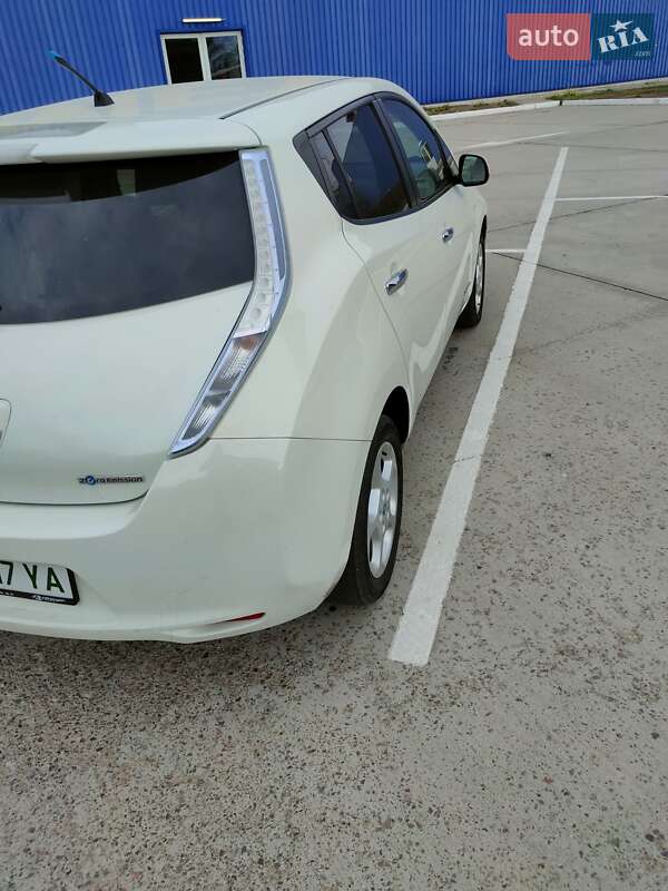 Хэтчбек Nissan Leaf 2012 в Одессе