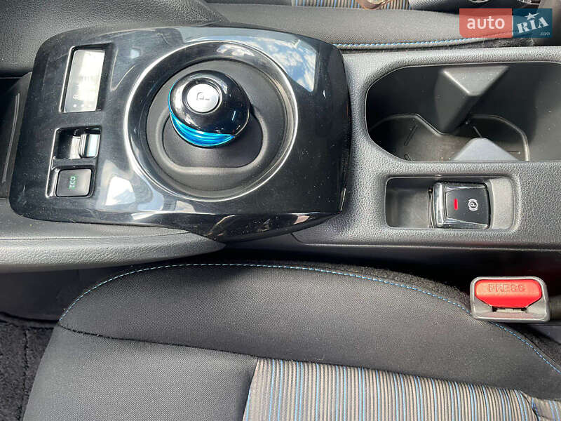 Хэтчбек Nissan Leaf 2018 в Киеве