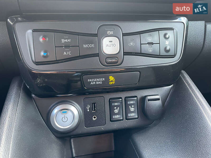 Хэтчбек Nissan Leaf 2018 в Киеве