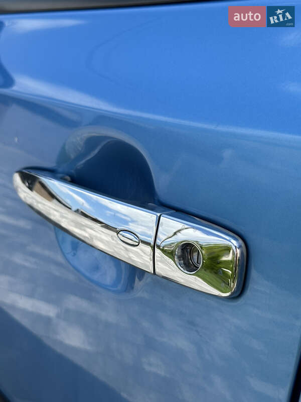 Хэтчбек Nissan Leaf 2012 в Львове