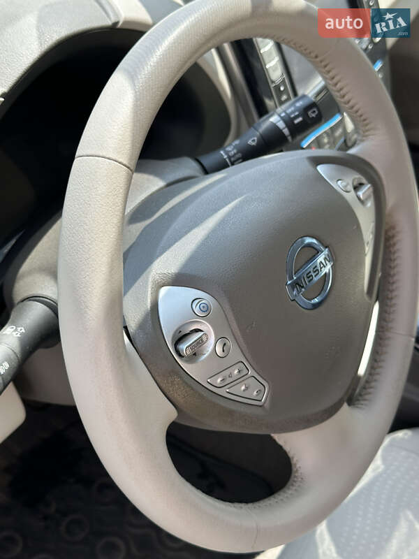 Хэтчбек Nissan Leaf 2012 в Львове