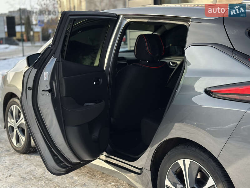 Хэтчбек Nissan Leaf 2022 в Шептицькому