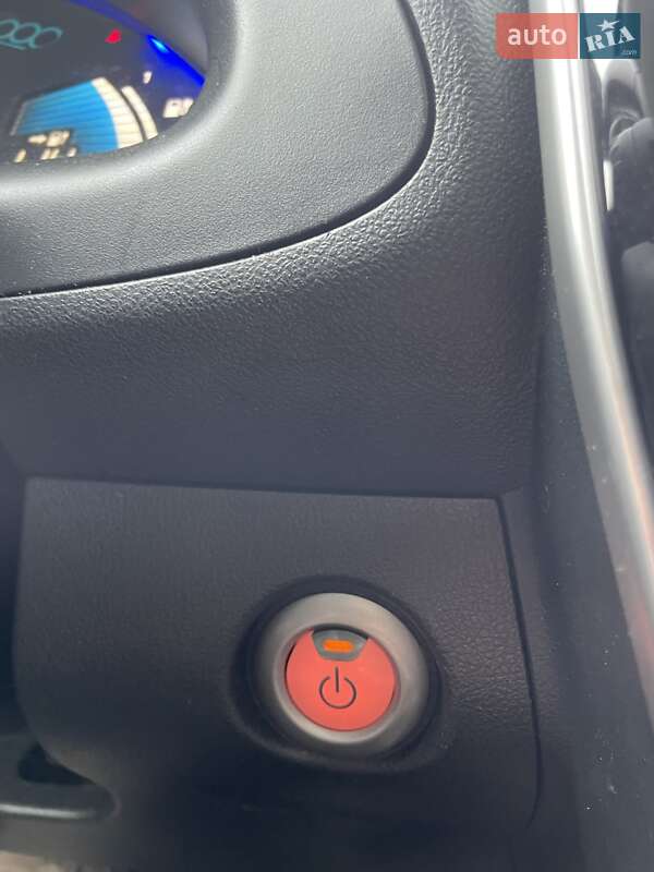 Хэтчбек Nissan Leaf 2014 в Виннице