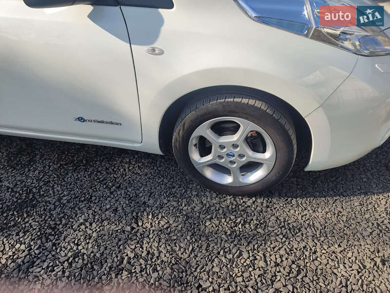 Хэтчбек Nissan Leaf 2012 в Владимире