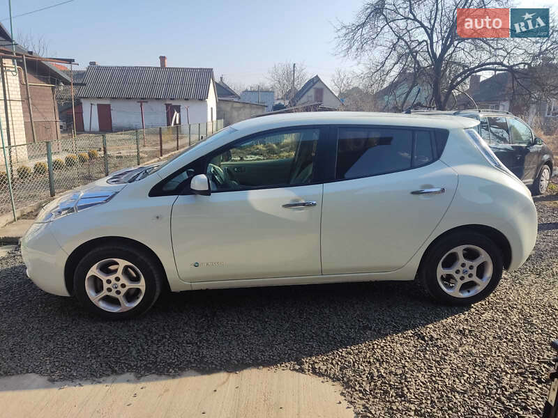 Хэтчбек Nissan Leaf 2012 в Владимире