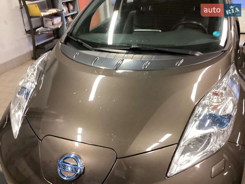 Хэтчбек Nissan Leaf 2016 в Умани