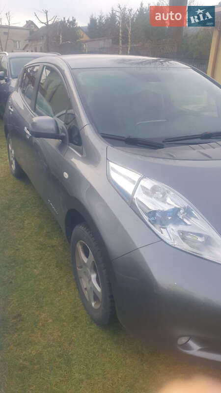 Хэтчбек Nissan Leaf 2014 в Умани