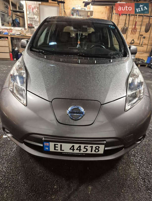 Хэтчбек Nissan Leaf 2014 в Умани