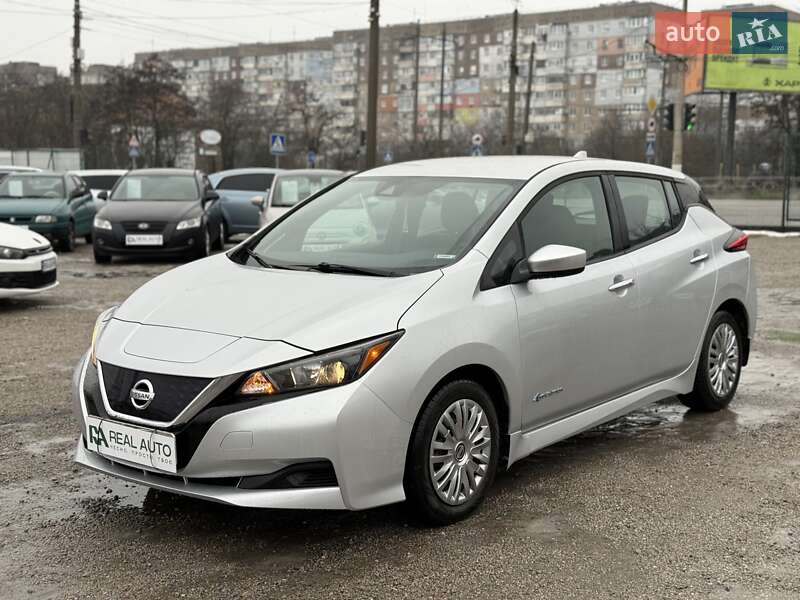 Хэтчбек Nissan Leaf 2018 в Кропивницком