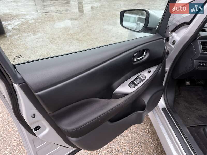 Хэтчбек Nissan Leaf 2018 в Кропивницком