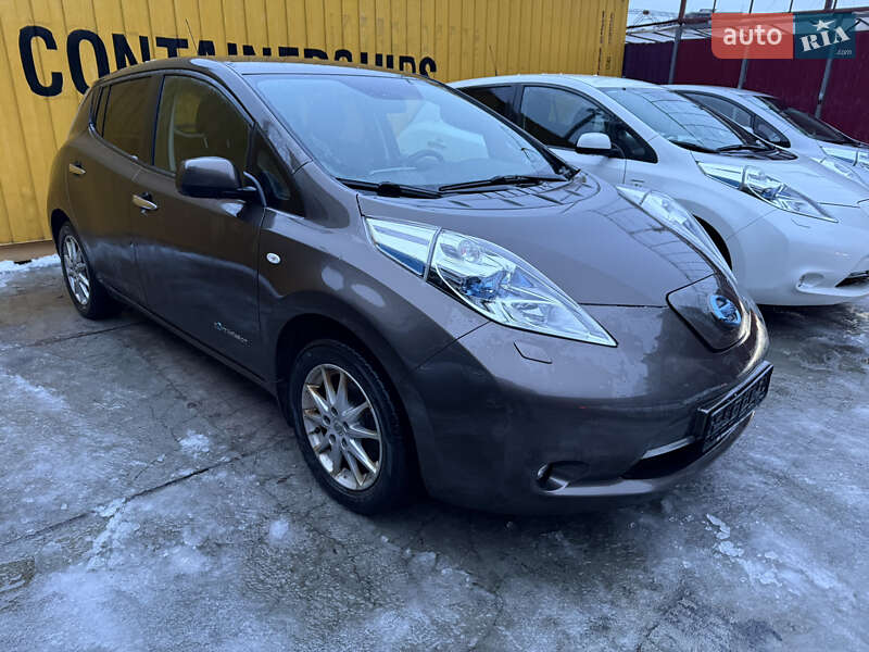 Хэтчбек Nissan Leaf 2016 в Умани