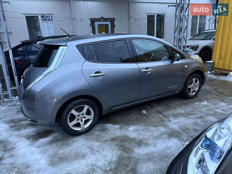 Хэтчбек Nissan Leaf 2014 в Умани