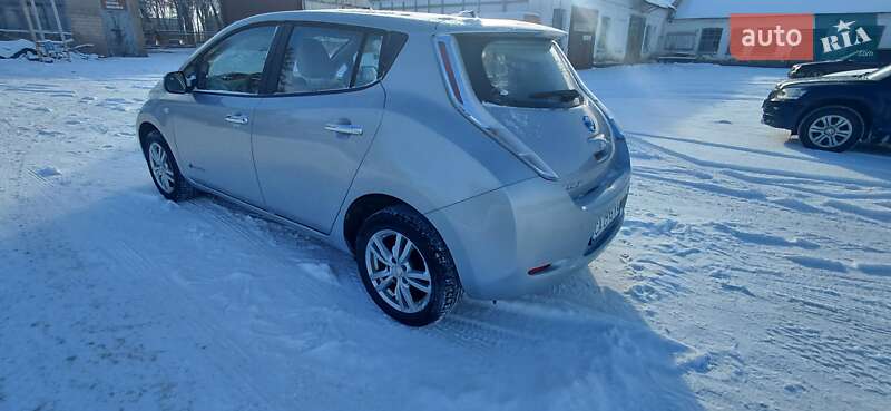 Хэтчбек Nissan Leaf 2011 в Шполе