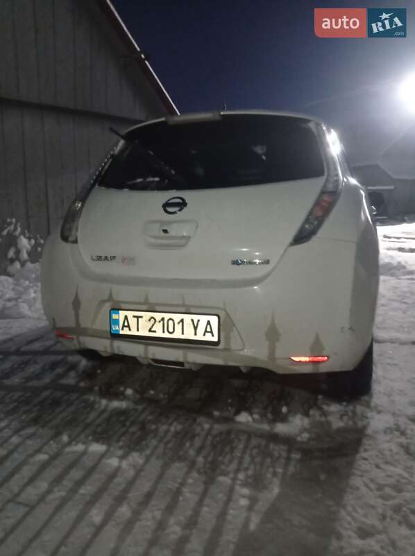 Хэтчбек Nissan Leaf 2017 в Надворной