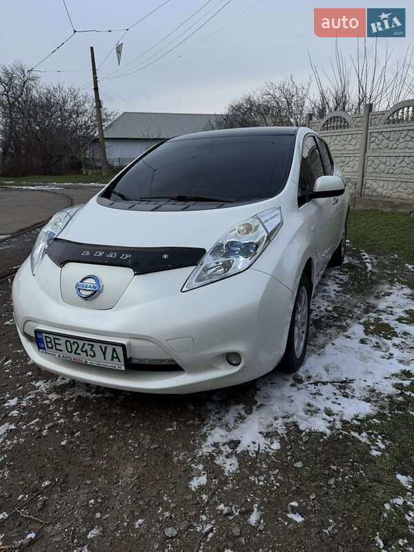 Хэтчбек Nissan Leaf 2014 в Николаеве