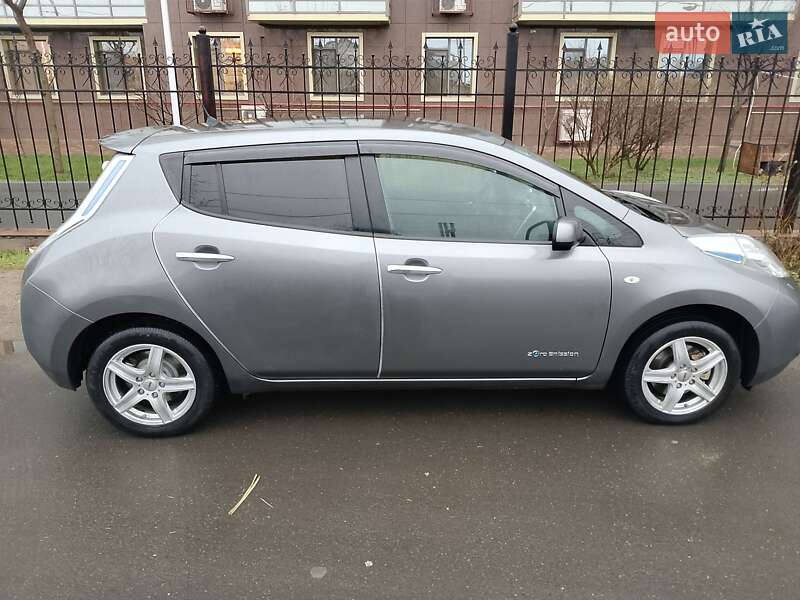 Хетчбек Nissan Leaf 2015 в Одесі