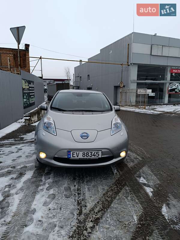 Хэтчбек Nissan Leaf 2014 в Ровно