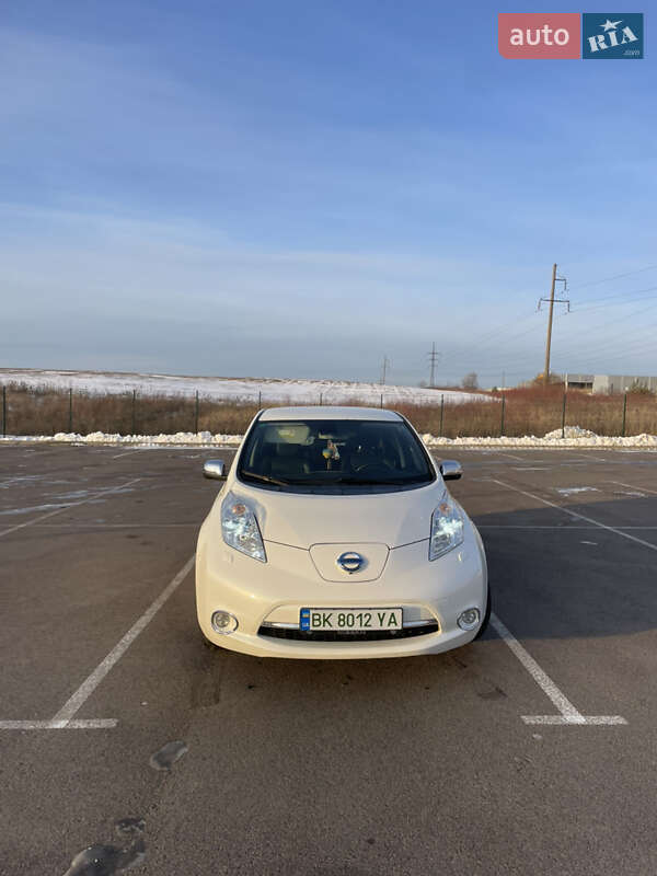 Хэтчбек Nissan Leaf 2014 в Ровно