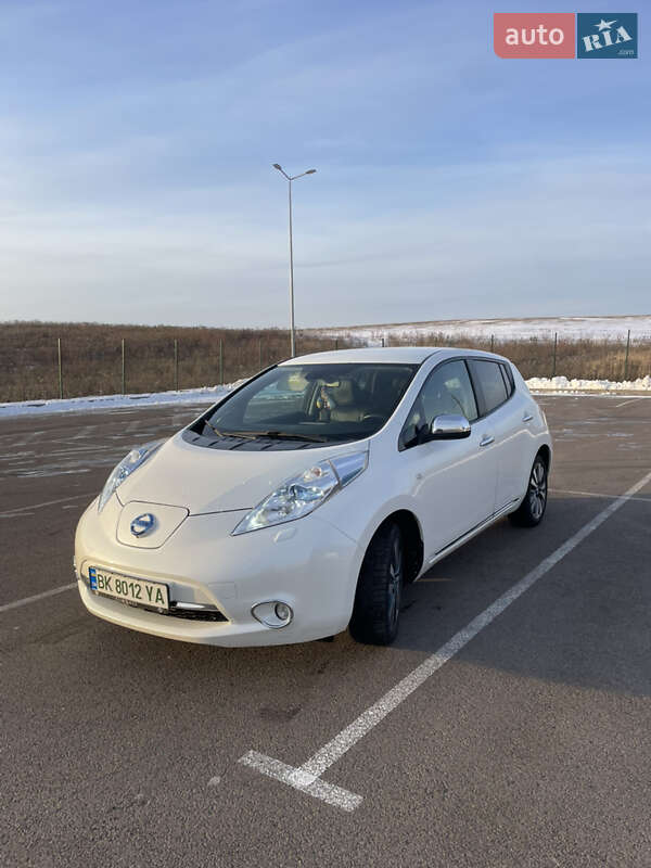 Хэтчбек Nissan Leaf 2014 в Ровно