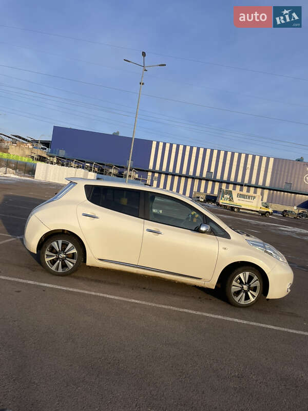 Хэтчбек Nissan Leaf 2014 в Ровно