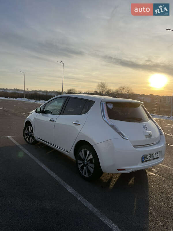 Хэтчбек Nissan Leaf 2014 в Ровно