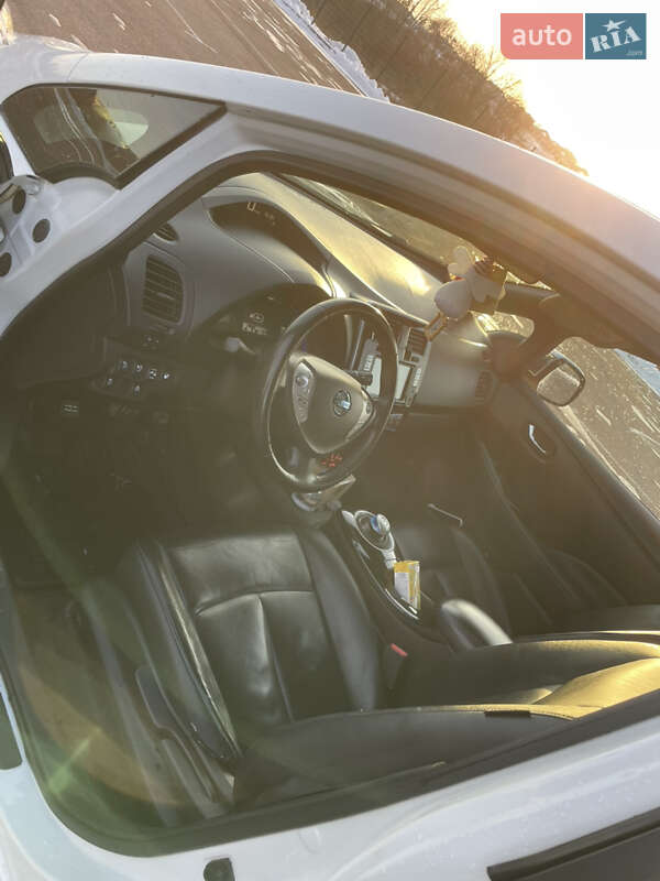 Хэтчбек Nissan Leaf 2014 в Ровно