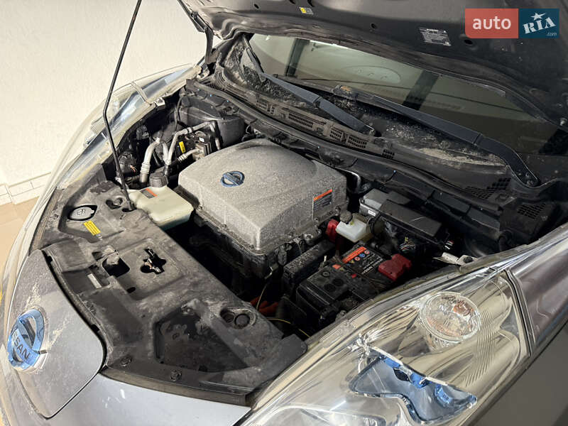 Хэтчбек Nissan Leaf 2014 в Умани