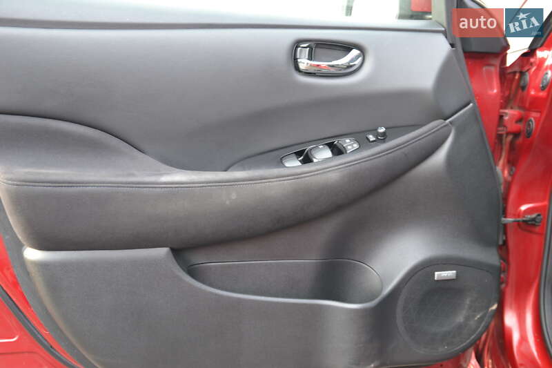 Хэтчбек Nissan Leaf 2016 в Луцке