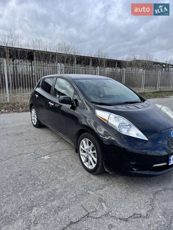 Хэтчбек Nissan Leaf 2014 в Запорожье