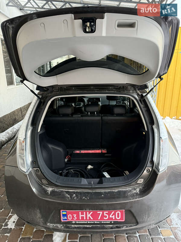 Хэтчбек Nissan Leaf 2016 в Умани