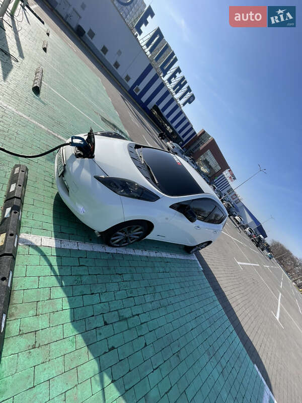 Хэтчбек Nissan Leaf 2013 в Одессе