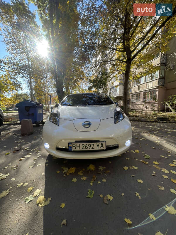 Хэтчбек Nissan Leaf 2013 в Одессе