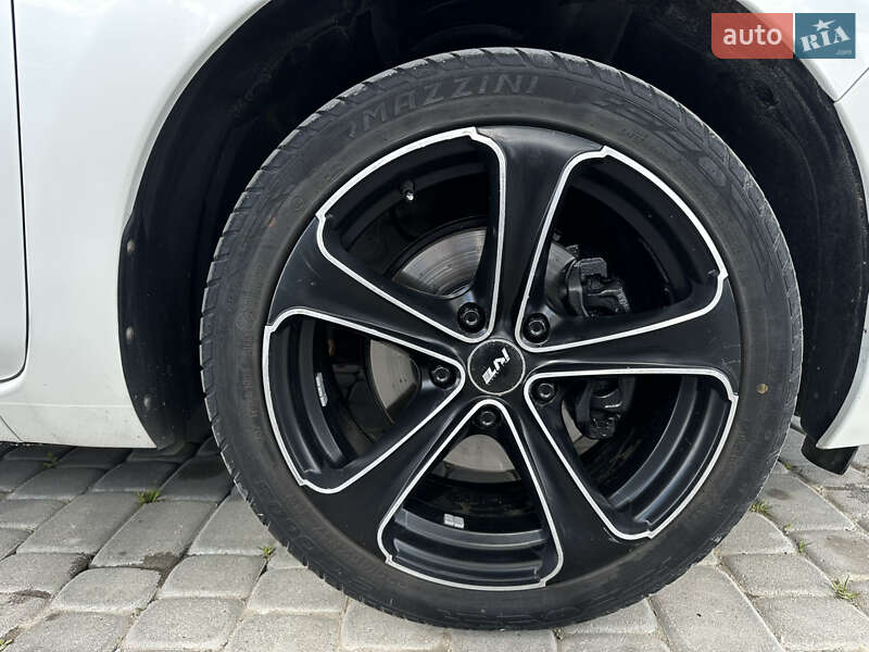 Хэтчбек Nissan Leaf 2013 в Бережанах