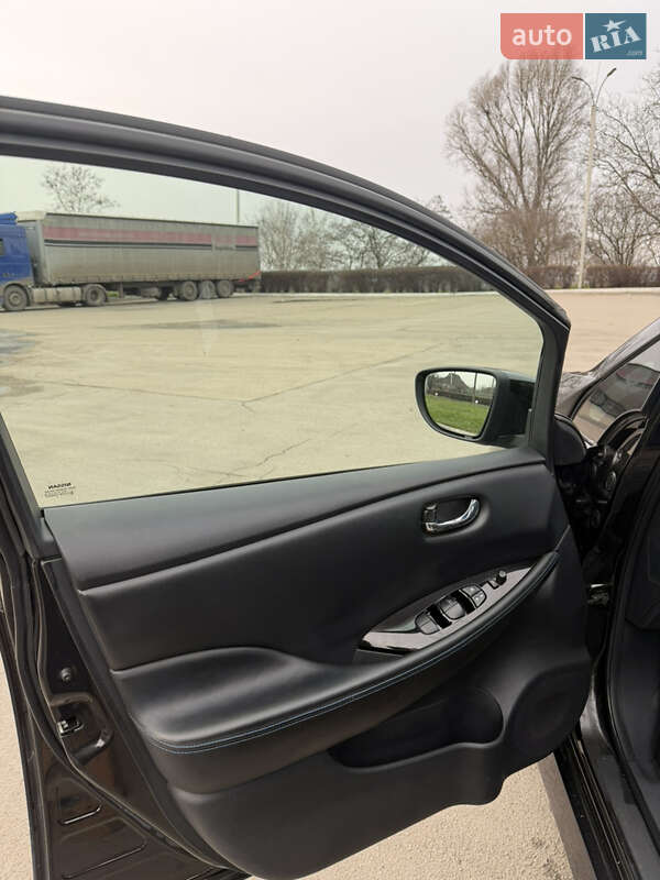 Хэтчбек Nissan Leaf 2018 в Каменском