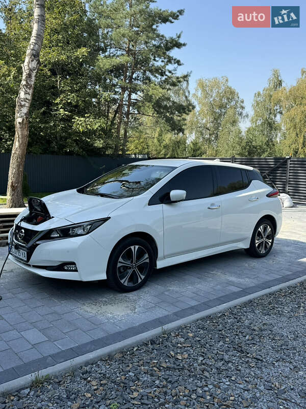 Хэтчбек Nissan Leaf 2021 в Пустомытах