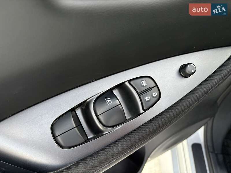 Хэтчбек Nissan Leaf 2018 в Киеве