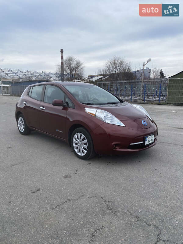 Хэтчбек Nissan Leaf 2017 в Днепре
