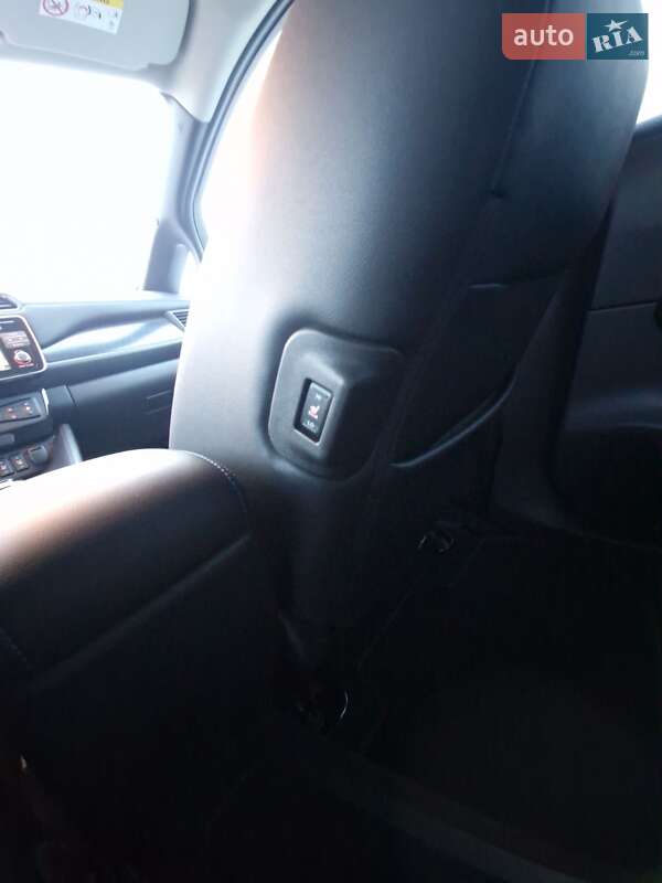 Хэтчбек Nissan Leaf 2019 в Черновцах