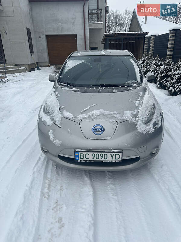 Хэтчбек Nissan Leaf 2016 в Стрые