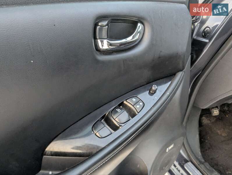 Хэтчбек Nissan Leaf 2013 в Дрогобыче