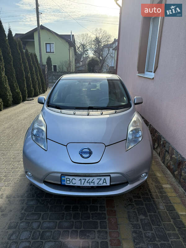 Хэтчбек Nissan Leaf 2013 в Львове