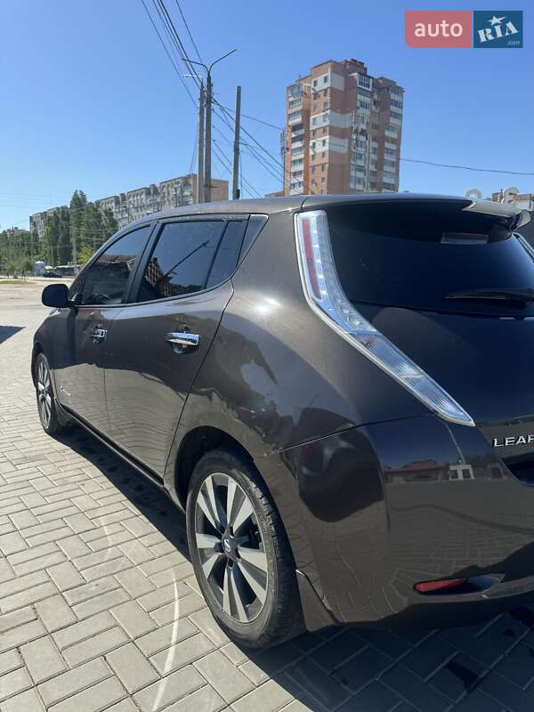 Хэтчбек Nissan Leaf 2016 в Николаеве