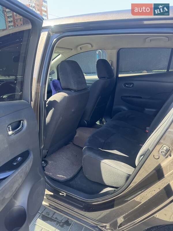 Хэтчбек Nissan Leaf 2016 в Николаеве